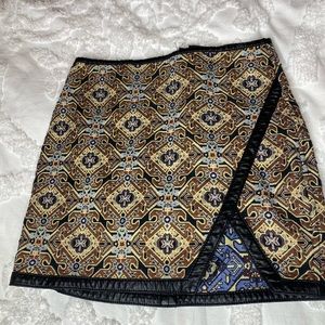 Express patterned skirt with tiny slit